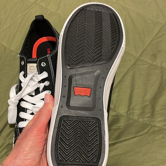 NWOT LEVI’S mens Black & white lace up canvas sneakers size 13 - Picture 9 of 10